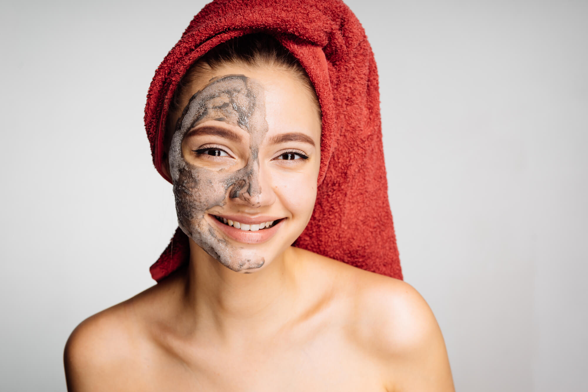 Chica joven Rutina de belleza facial